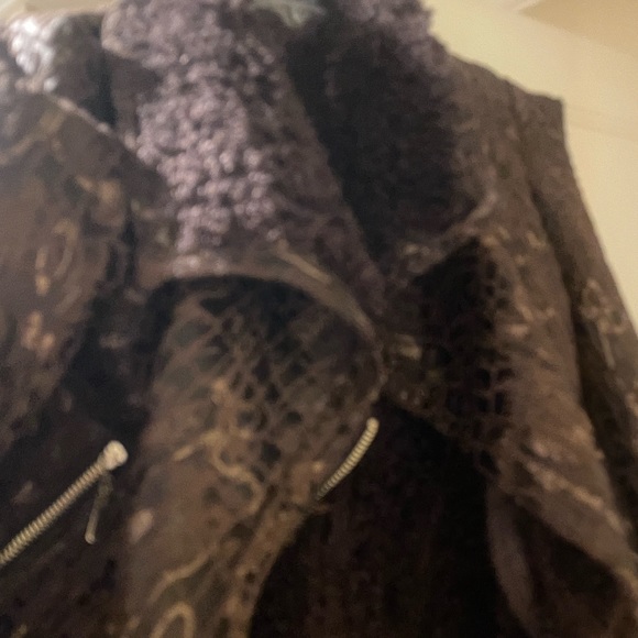 Stylish biker brown faux fur lined jacket with embossed design in faux leather - Picture 4 of 5